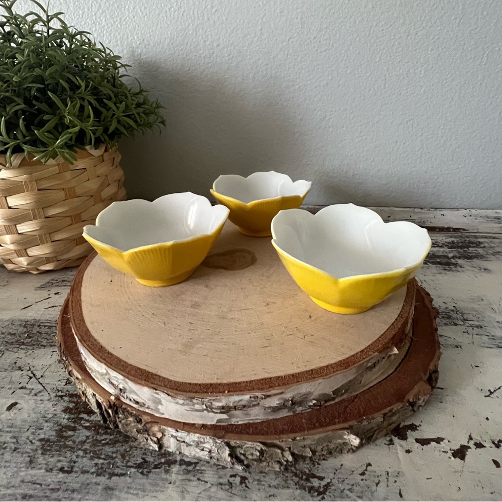 Vintage Otagiri OMC Japanese Lotus Flower Yellow and White Rice Bowls Set of 3